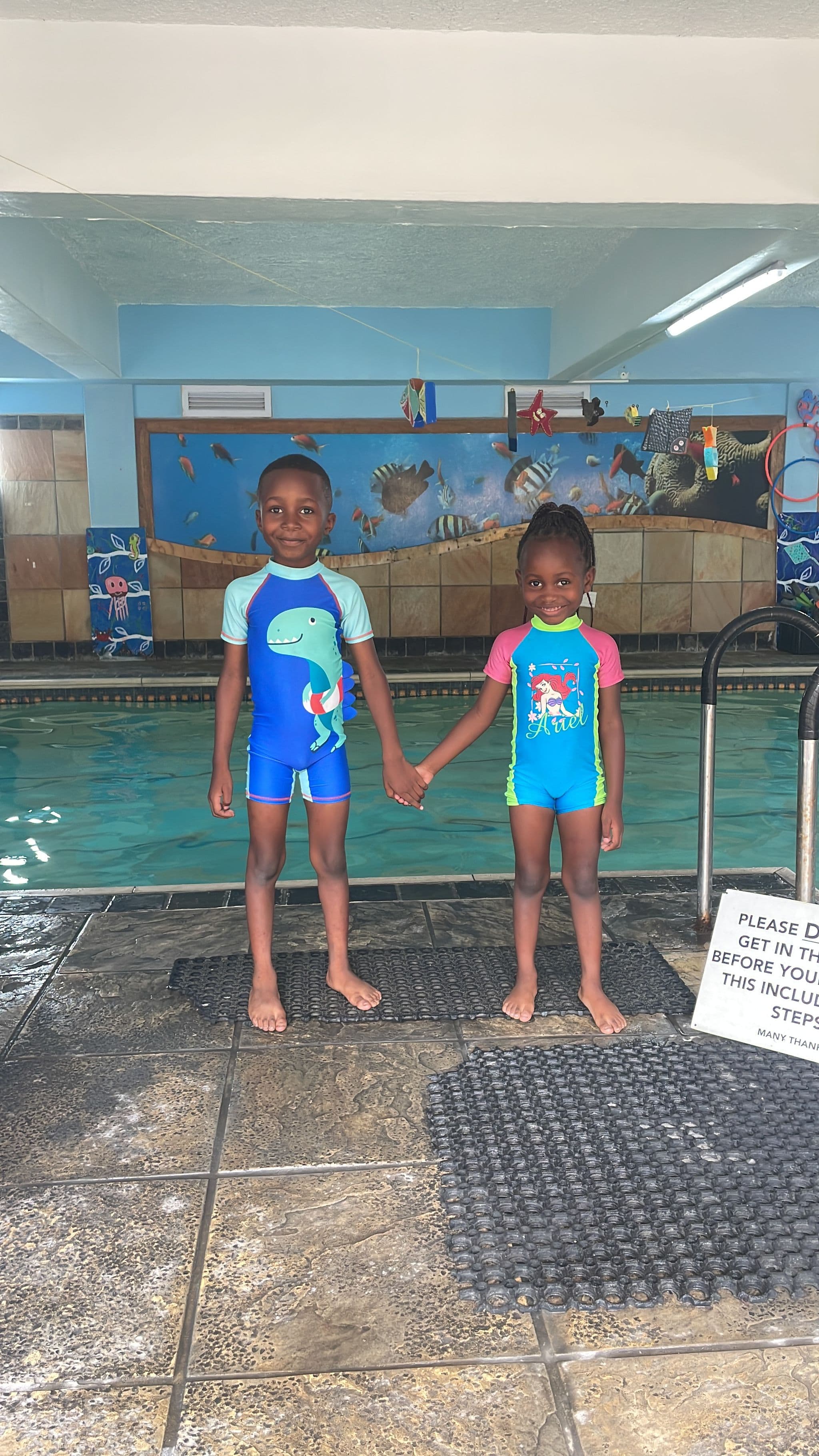 Alwande & Asande at their previous swim school